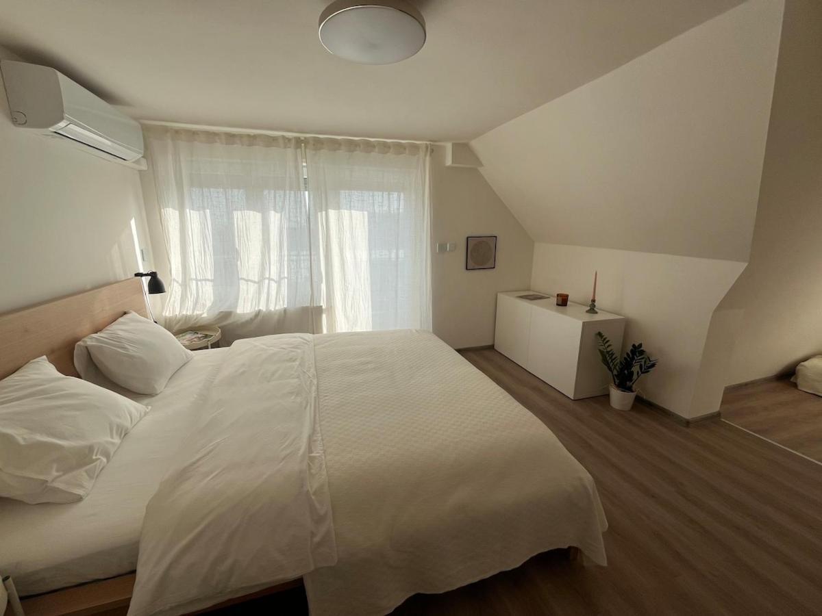 Spacious 4-story With Sauna & Garden Dovolenkový dom